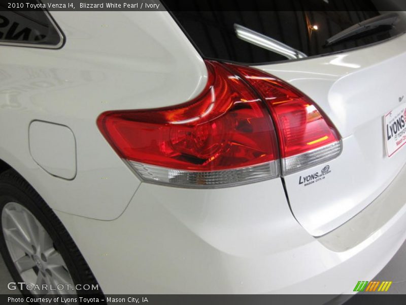 Blizzard White Pearl / Ivory 2010 Toyota Venza I4