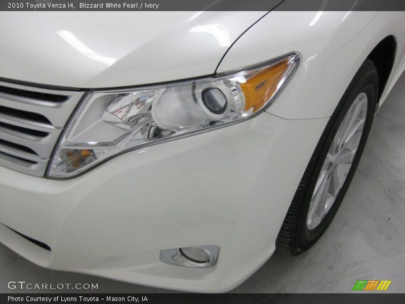 Blizzard White Pearl / Ivory 2010 Toyota Venza I4