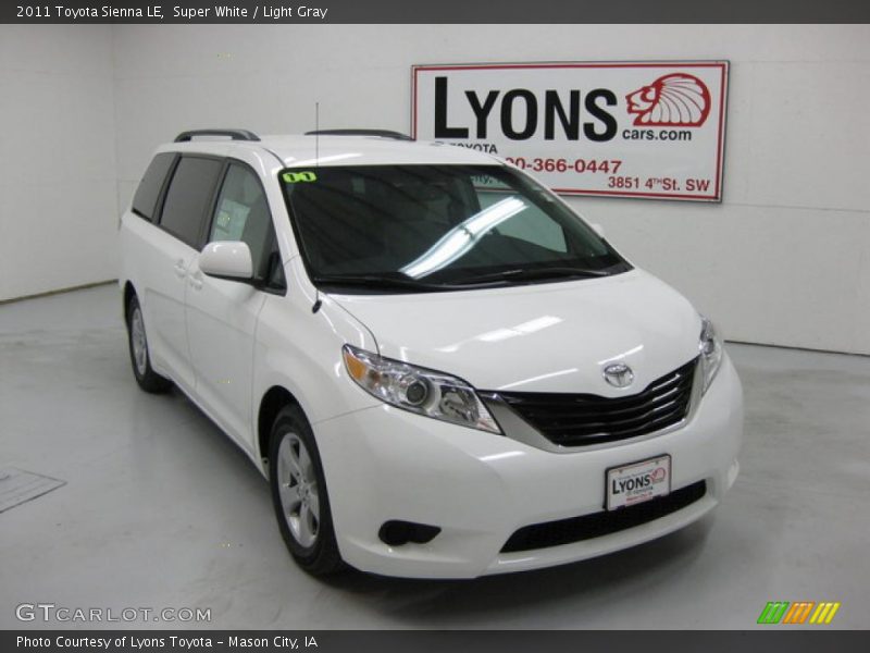 Super White / Light Gray 2011 Toyota Sienna LE