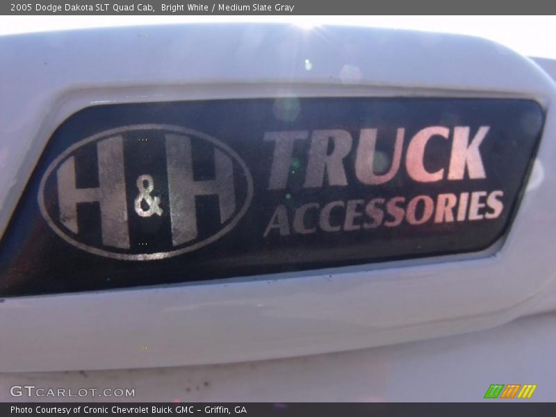 Bright White / Medium Slate Gray 2005 Dodge Dakota SLT Quad Cab