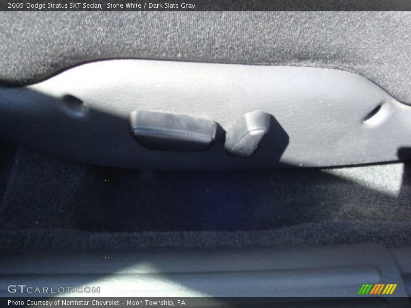 Stone White / Dark Slate Gray 2005 Dodge Stratus SXT Sedan