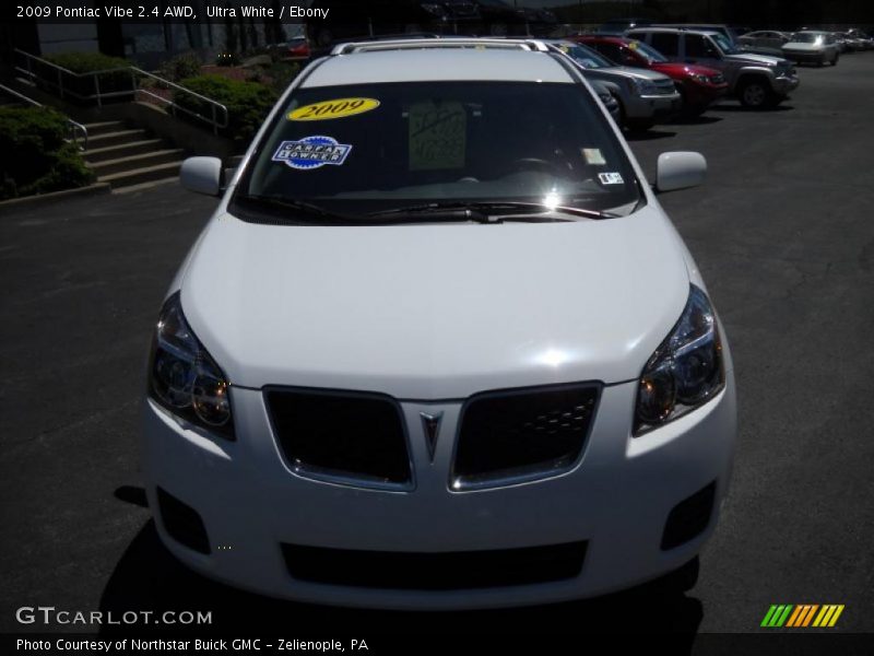 Ultra White / Ebony 2009 Pontiac Vibe 2.4 AWD