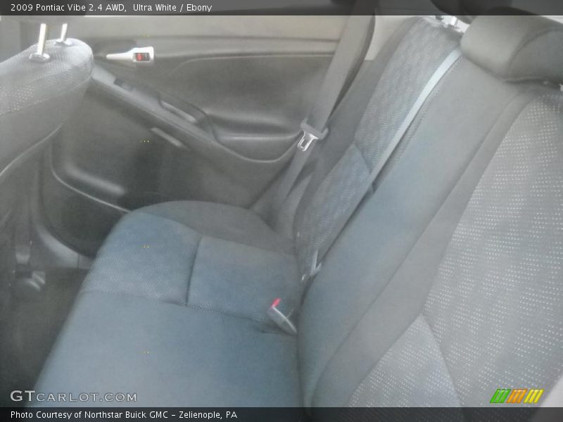 Ultra White / Ebony 2009 Pontiac Vibe 2.4 AWD