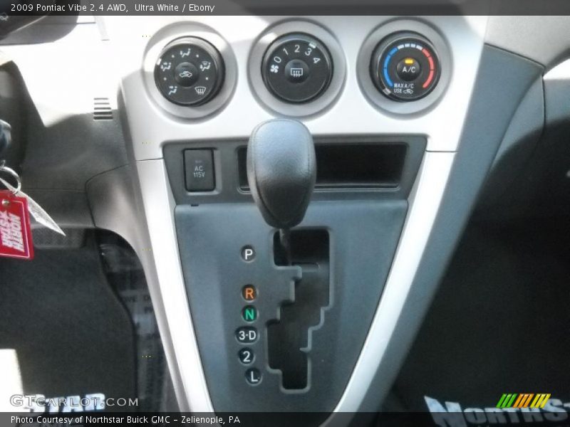Ultra White / Ebony 2009 Pontiac Vibe 2.4 AWD