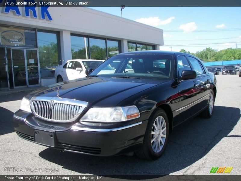 Black / Black 2006 Lincoln Town Car Signature