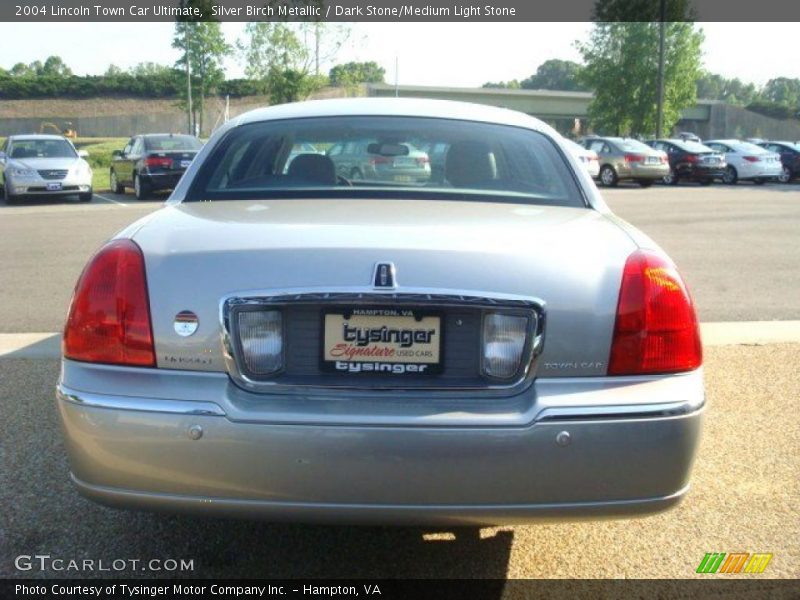 Silver Birch Metallic / Dark Stone/Medium Light Stone 2004 Lincoln Town Car Ultimate