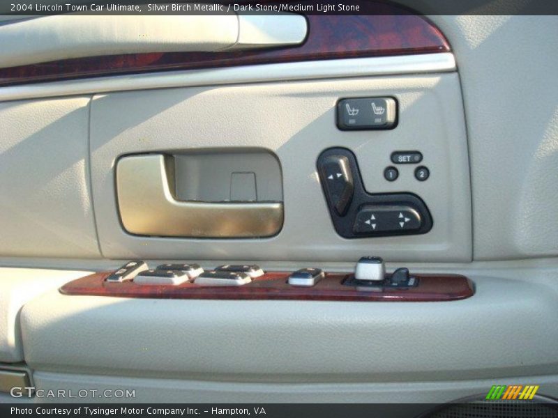 Silver Birch Metallic / Dark Stone/Medium Light Stone 2004 Lincoln Town Car Ultimate
