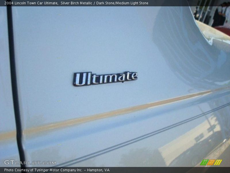 Silver Birch Metallic / Dark Stone/Medium Light Stone 2004 Lincoln Town Car Ultimate