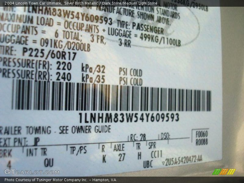 Silver Birch Metallic / Dark Stone/Medium Light Stone 2004 Lincoln Town Car Ultimate