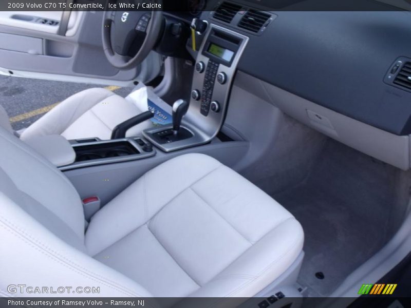 Ice White / Calcite 2009 Volvo C70 T5 Convertible