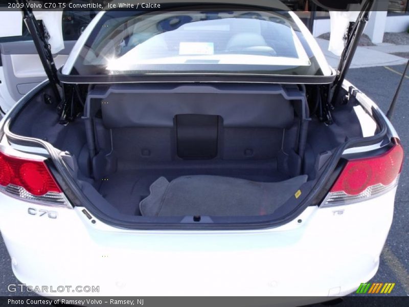 Ice White / Calcite 2009 Volvo C70 T5 Convertible