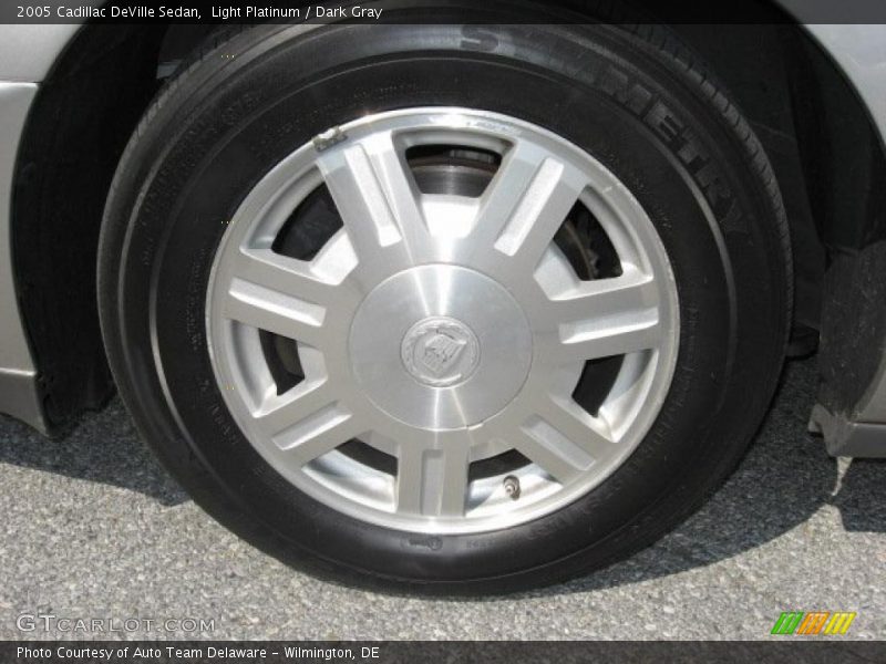 Light Platinum / Dark Gray 2005 Cadillac DeVille Sedan