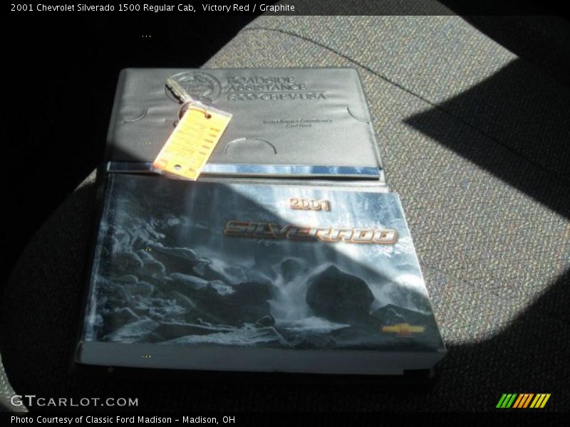 Victory Red / Graphite 2001 Chevrolet Silverado 1500 Regular Cab
