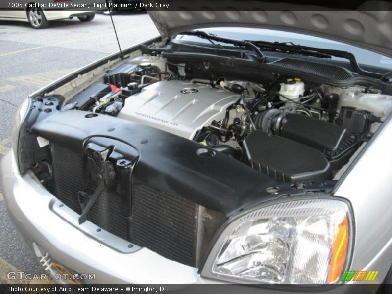 Light Platinum / Dark Gray 2005 Cadillac DeVille Sedan