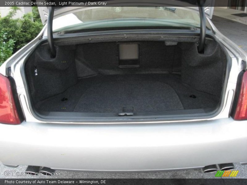 Light Platinum / Dark Gray 2005 Cadillac DeVille Sedan