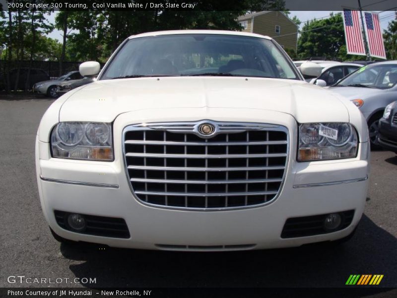 Cool Vanilla White / Dark Slate Gray 2009 Chrysler 300 Touring