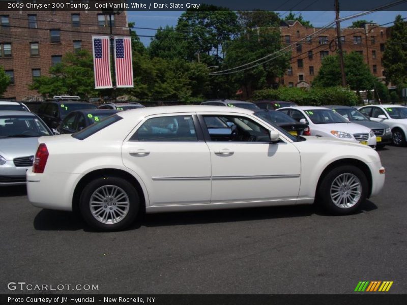 Cool Vanilla White / Dark Slate Gray 2009 Chrysler 300 Touring