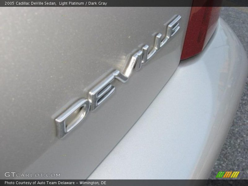 Light Platinum / Dark Gray 2005 Cadillac DeVille Sedan