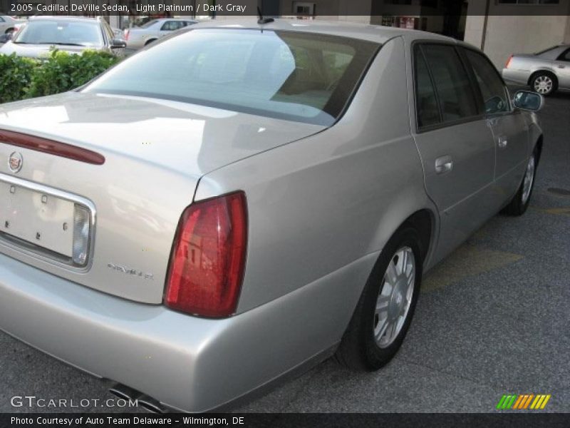 Light Platinum / Dark Gray 2005 Cadillac DeVille Sedan