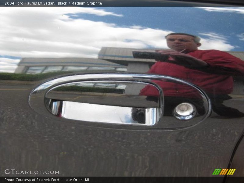 Black / Medium Graphite 2004 Ford Taurus LX Sedan