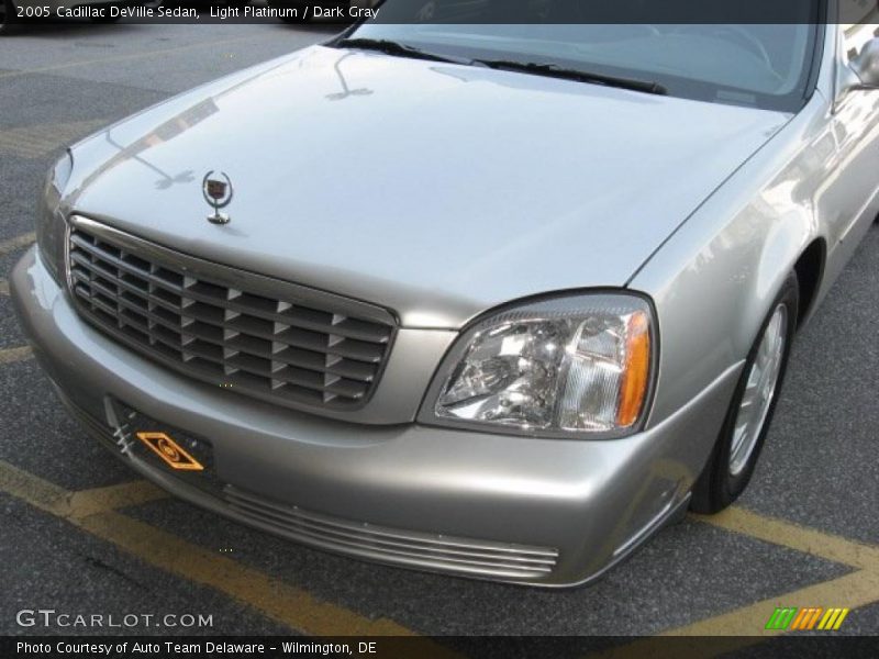 Light Platinum / Dark Gray 2005 Cadillac DeVille Sedan
