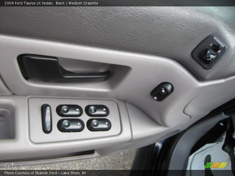 Black / Medium Graphite 2004 Ford Taurus LX Sedan