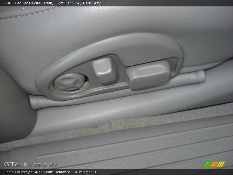 Light Platinum / Dark Gray 2005 Cadillac DeVille Sedan