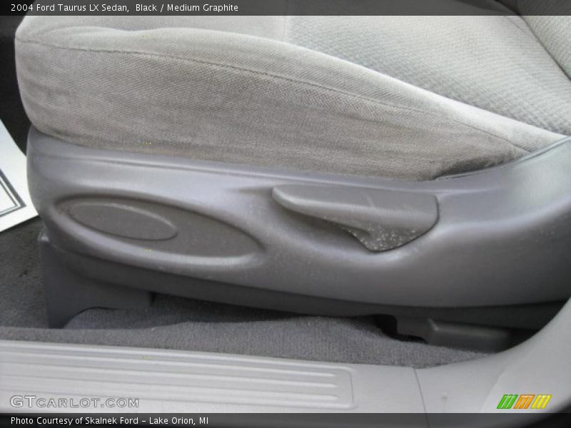 Black / Medium Graphite 2004 Ford Taurus LX Sedan