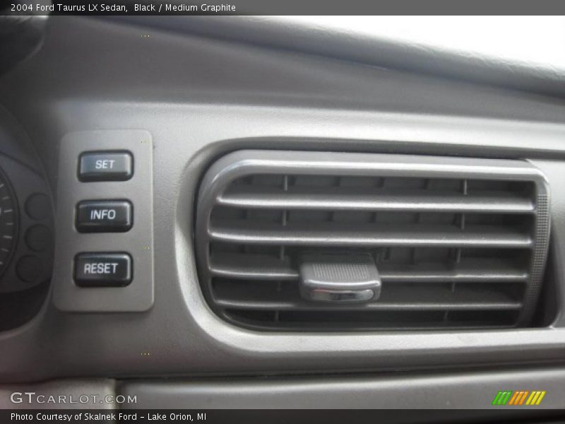 Black / Medium Graphite 2004 Ford Taurus LX Sedan
