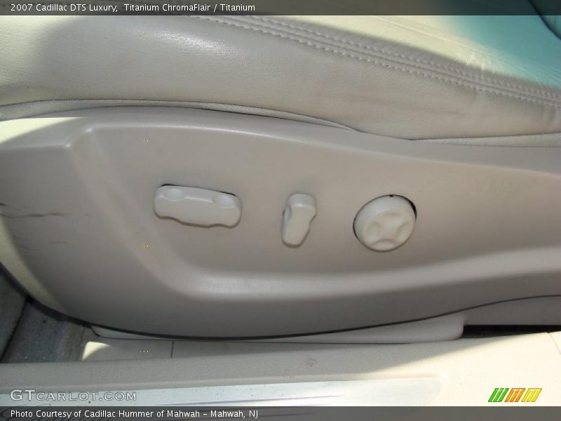 Titanium ChromaFlair / Titanium 2007 Cadillac DTS Luxury