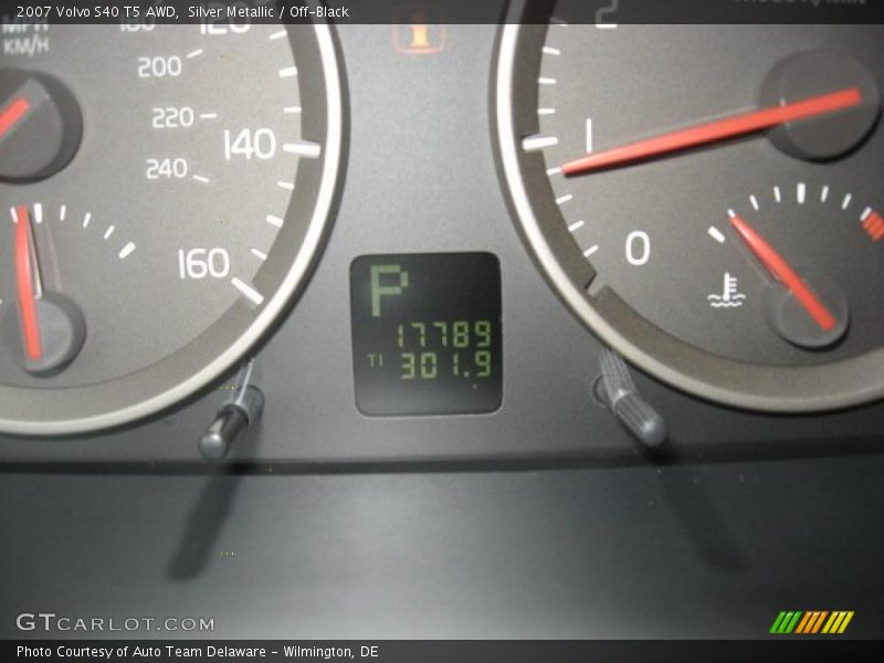 Silver Metallic / Off-Black 2007 Volvo S40 T5 AWD