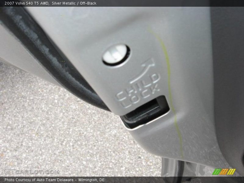 Silver Metallic / Off-Black 2007 Volvo S40 T5 AWD