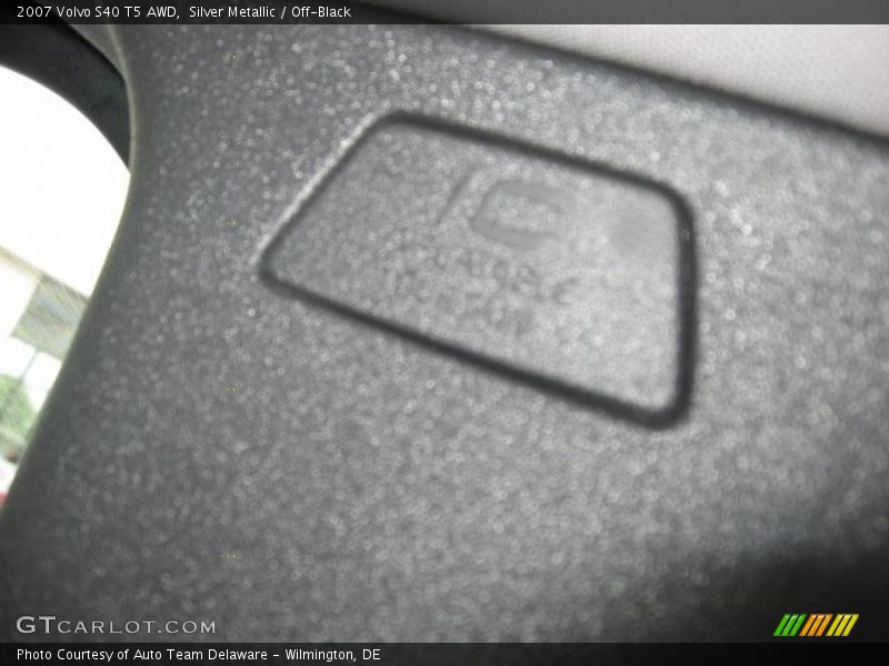 Silver Metallic / Off-Black 2007 Volvo S40 T5 AWD