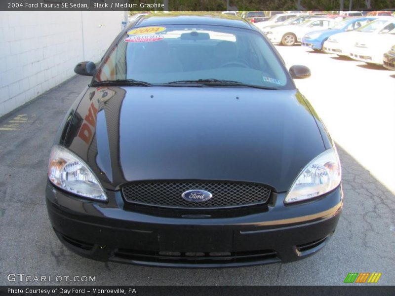 Black / Medium Graphite 2004 Ford Taurus SE Sedan