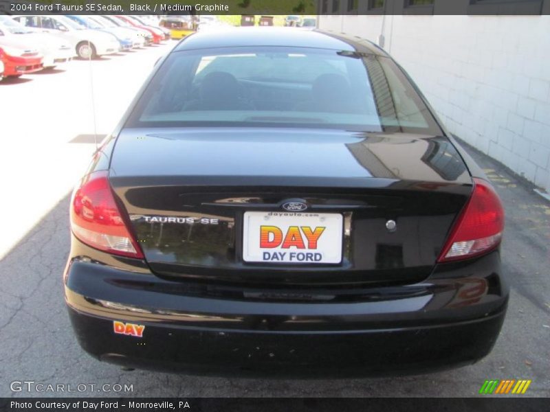 Black / Medium Graphite 2004 Ford Taurus SE Sedan