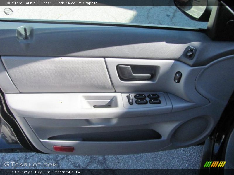 Black / Medium Graphite 2004 Ford Taurus SE Sedan