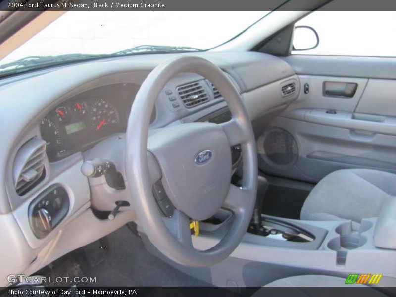Black / Medium Graphite 2004 Ford Taurus SE Sedan