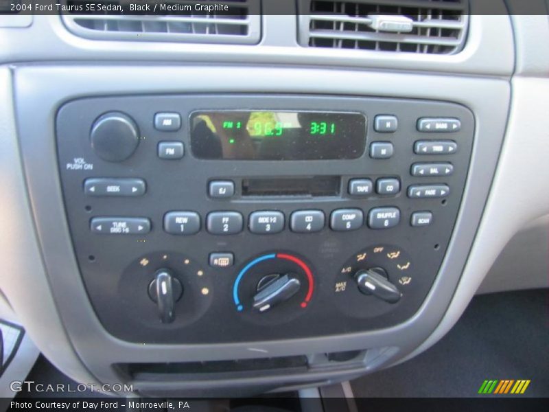 Black / Medium Graphite 2004 Ford Taurus SE Sedan