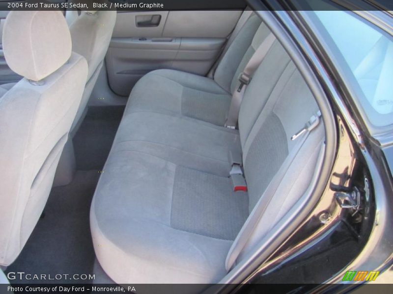 Black / Medium Graphite 2004 Ford Taurus SE Sedan