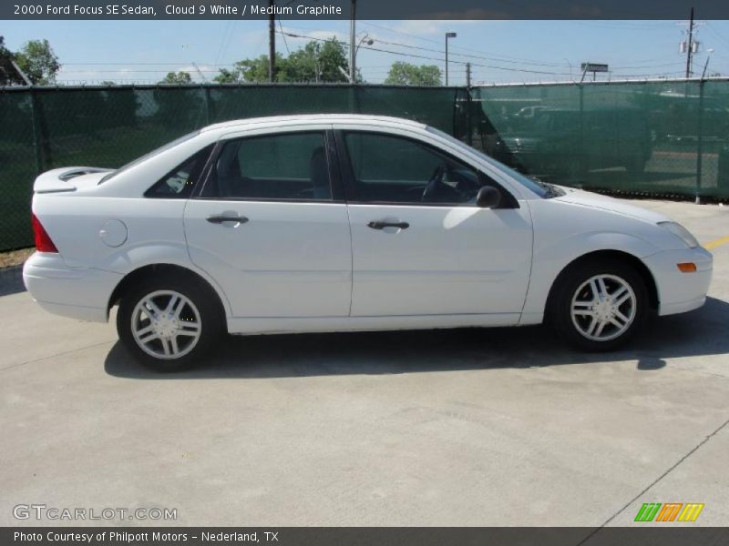 Cloud 9 White / Medium Graphite 2000 Ford Focus SE Sedan