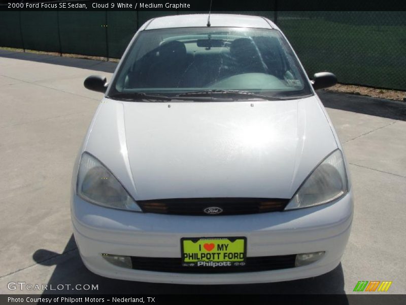 Cloud 9 White / Medium Graphite 2000 Ford Focus SE Sedan