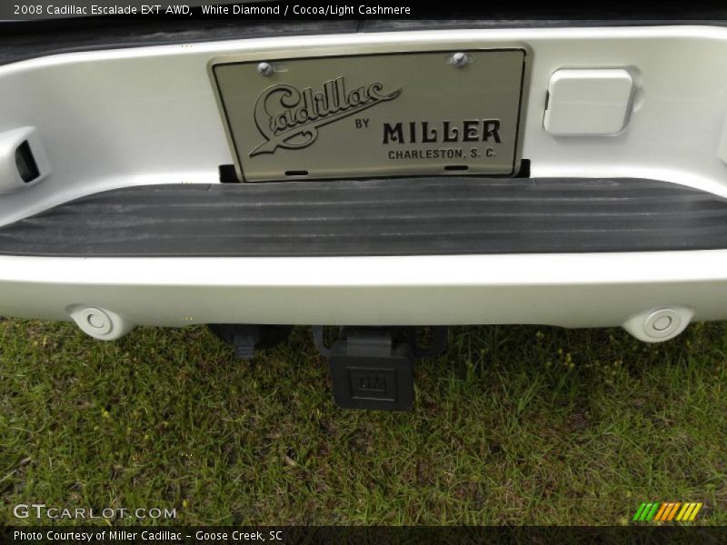 White Diamond / Cocoa/Light Cashmere 2008 Cadillac Escalade EXT AWD