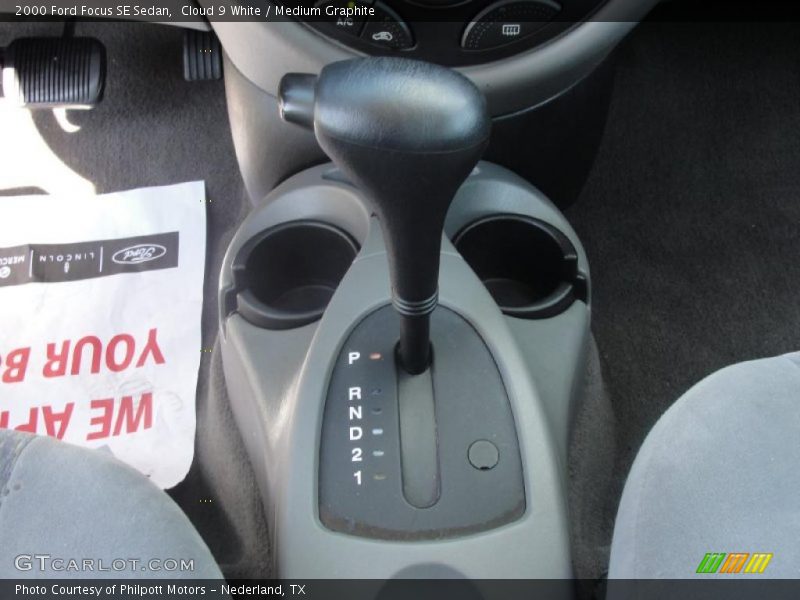 Cloud 9 White / Medium Graphite 2000 Ford Focus SE Sedan