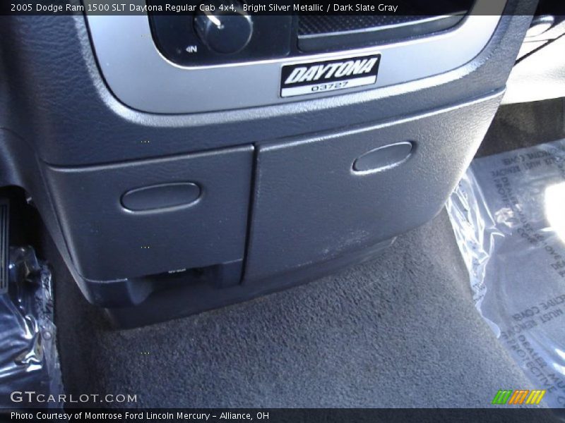 Bright Silver Metallic / Dark Slate Gray 2005 Dodge Ram 1500 SLT Daytona Regular Cab 4x4