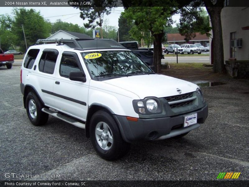 Avalanche White / Gray 2004 Nissan Xterra XE