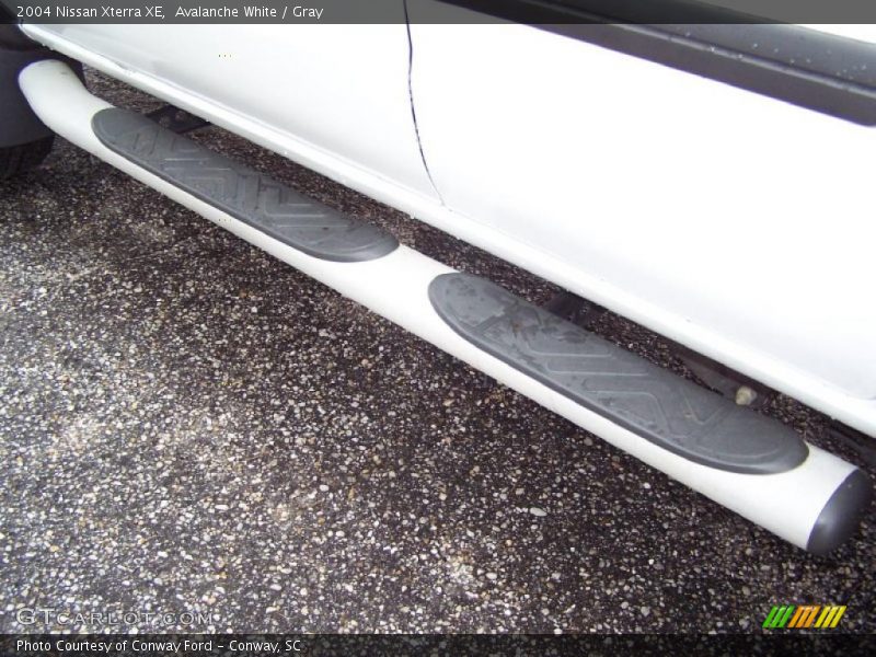 Avalanche White / Gray 2004 Nissan Xterra XE