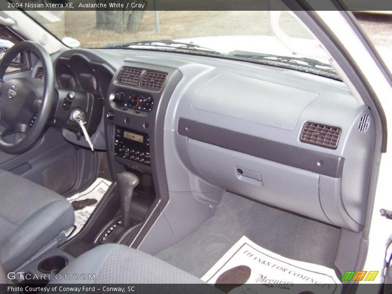 Avalanche White / Gray 2004 Nissan Xterra XE