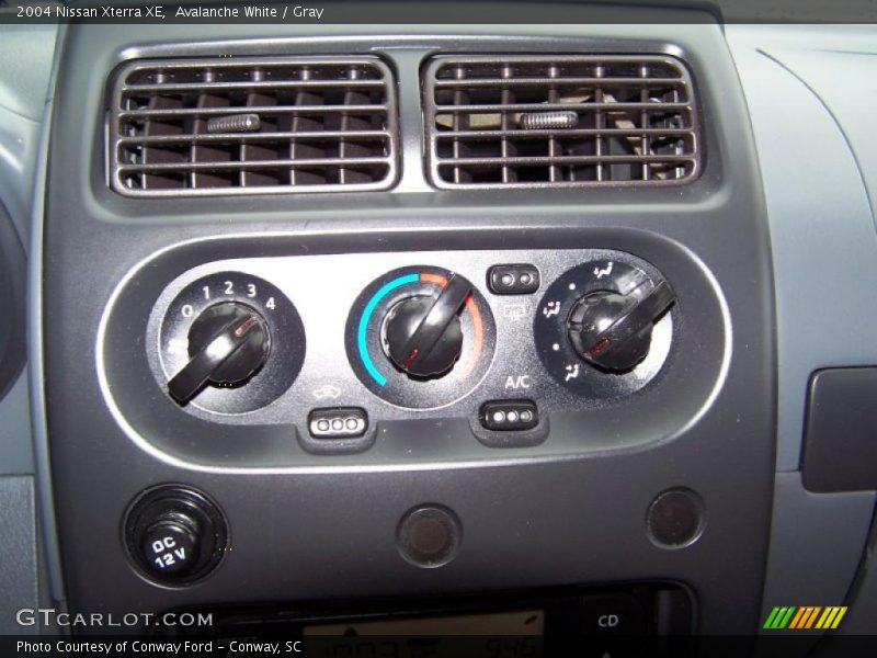 Avalanche White / Gray 2004 Nissan Xterra XE