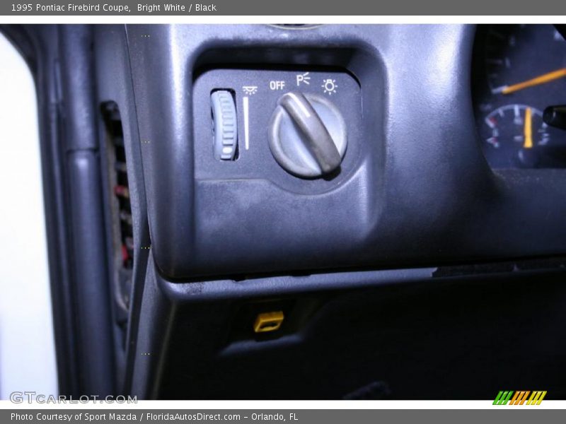 Bright White / Black 1995 Pontiac Firebird Coupe