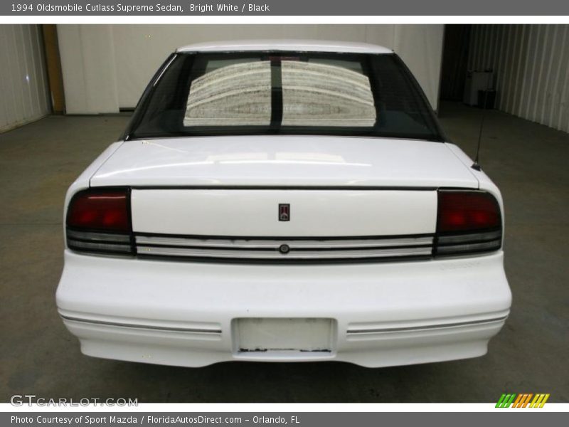 Bright White / Black 1994 Oldsmobile Cutlass Supreme Sedan